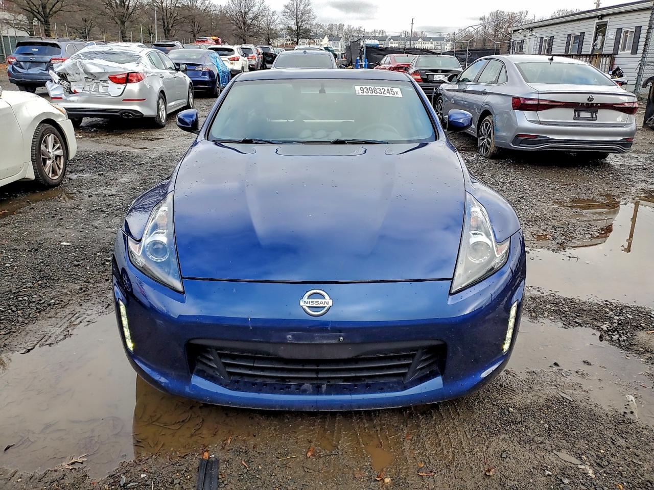 Nissan 370Z Base Image 11