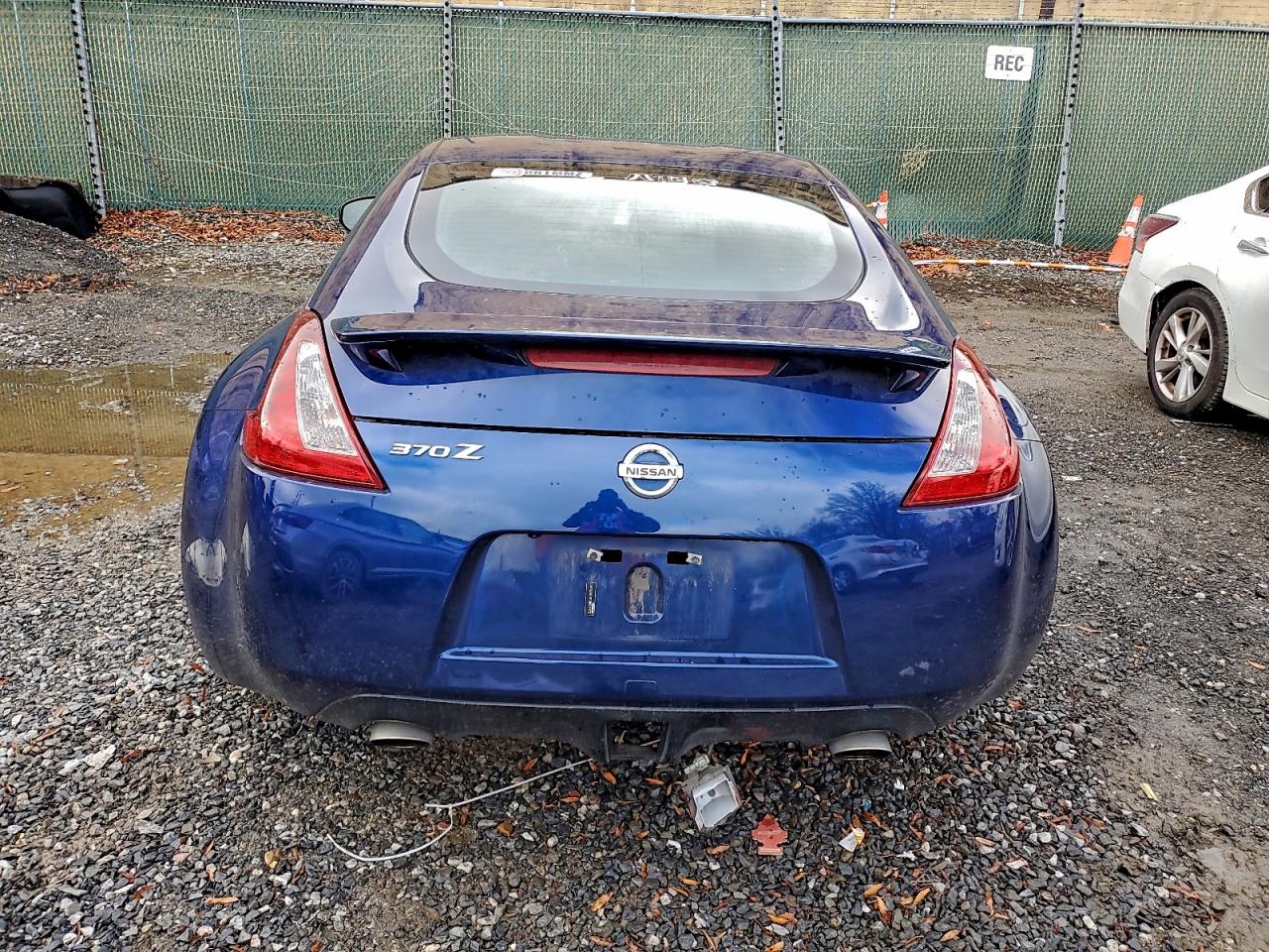 Nissan 370Z Base Image 5