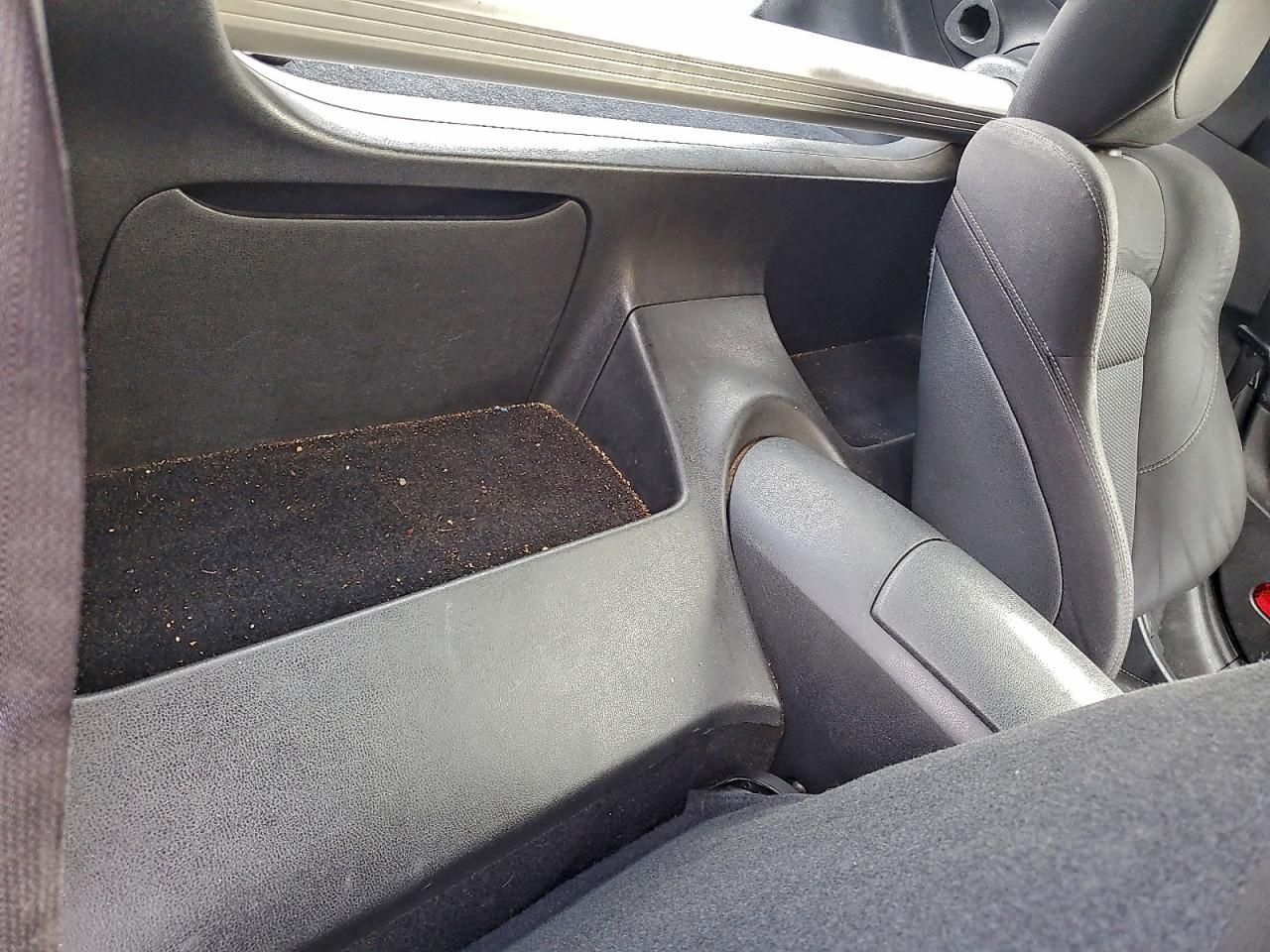 Nissan 370Z Base Image 9