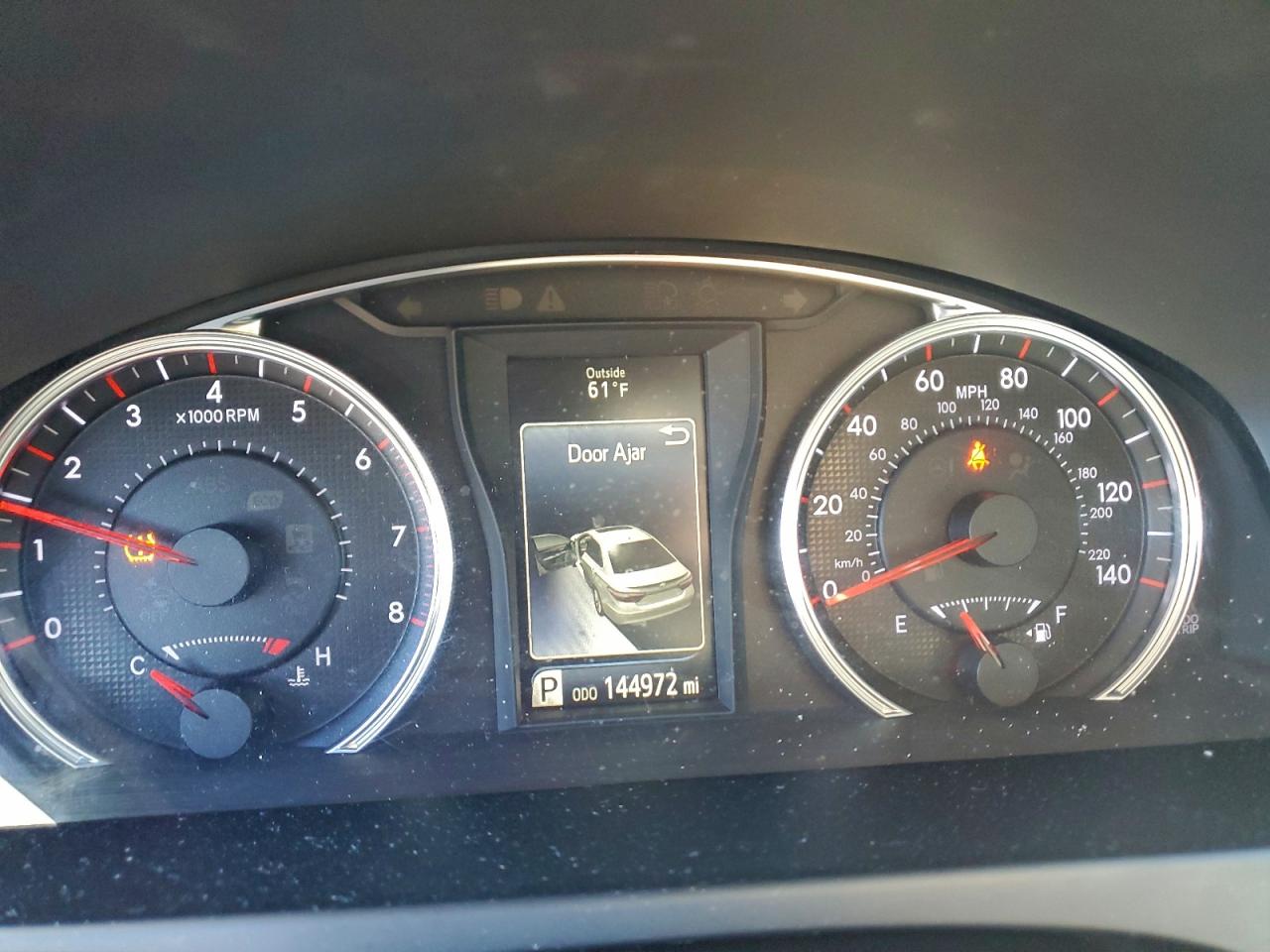 Toyota Camry Le Image 12