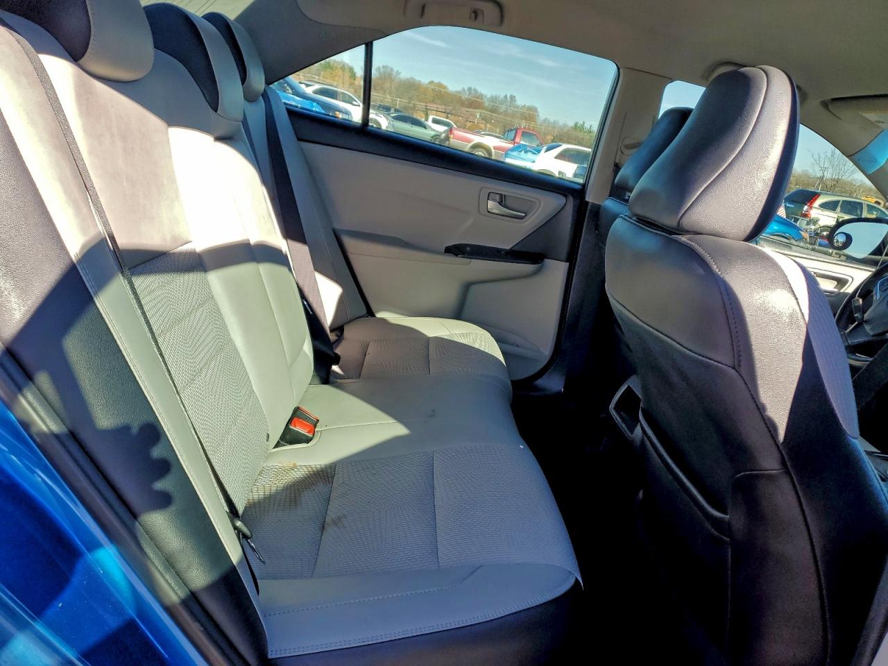 Toyota Camry Le Image 9