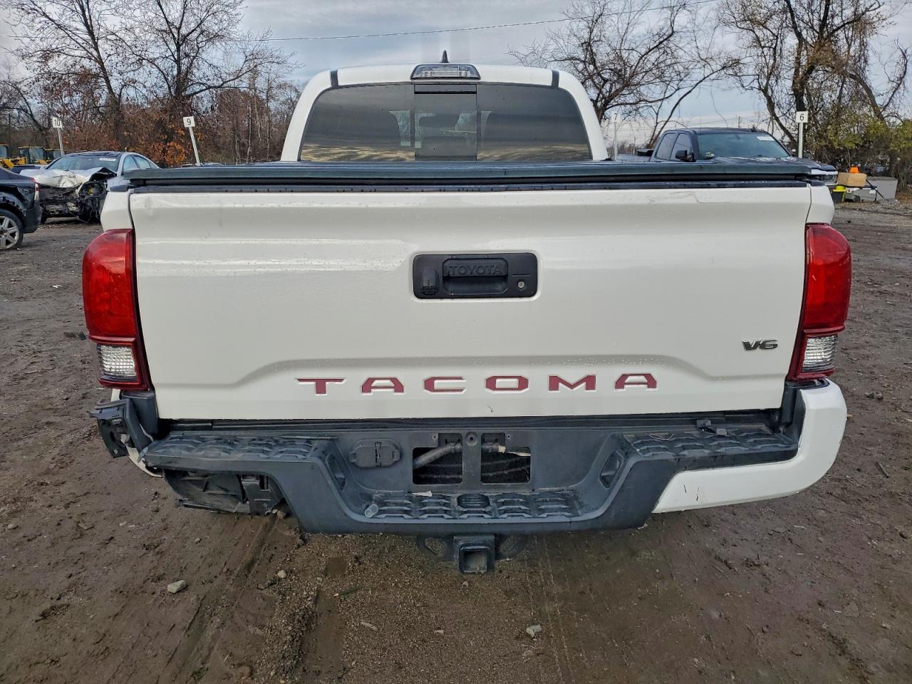 Toyota Tacoma Double Cab Image 3