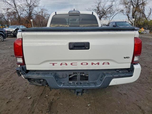 Toyota Tacoma Double Cab Image 3