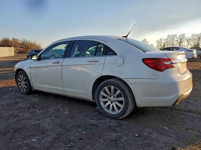 Chrysler 200 Touring Image 11