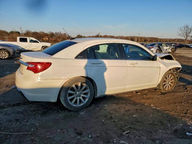 Chrysler 200 Touring Image 6