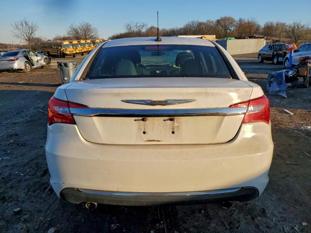 Chrysler 200 Touring Image 5