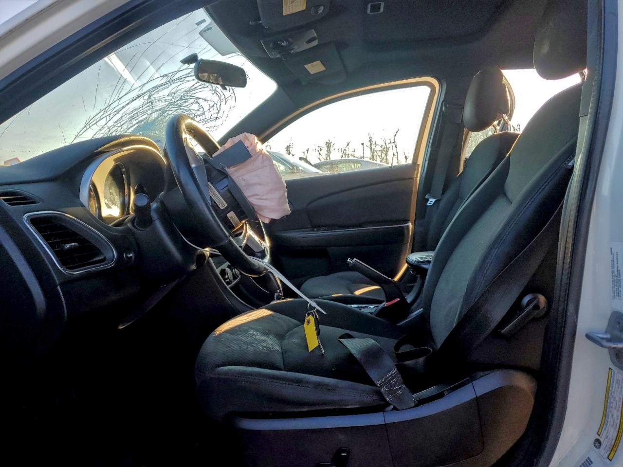 Chrysler 200 Touring Image 8