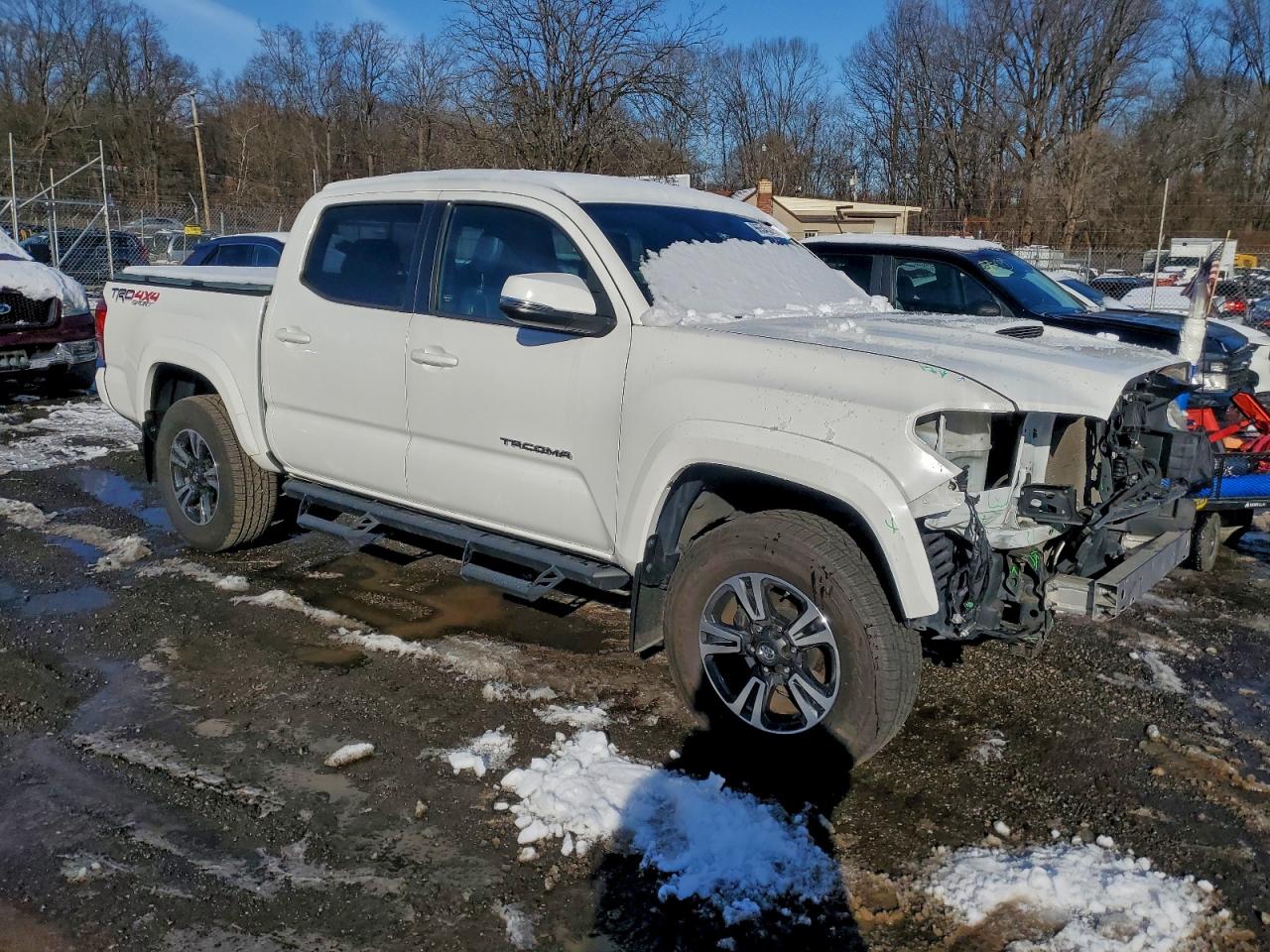 Toyota Tacoma Double Cab Image 3