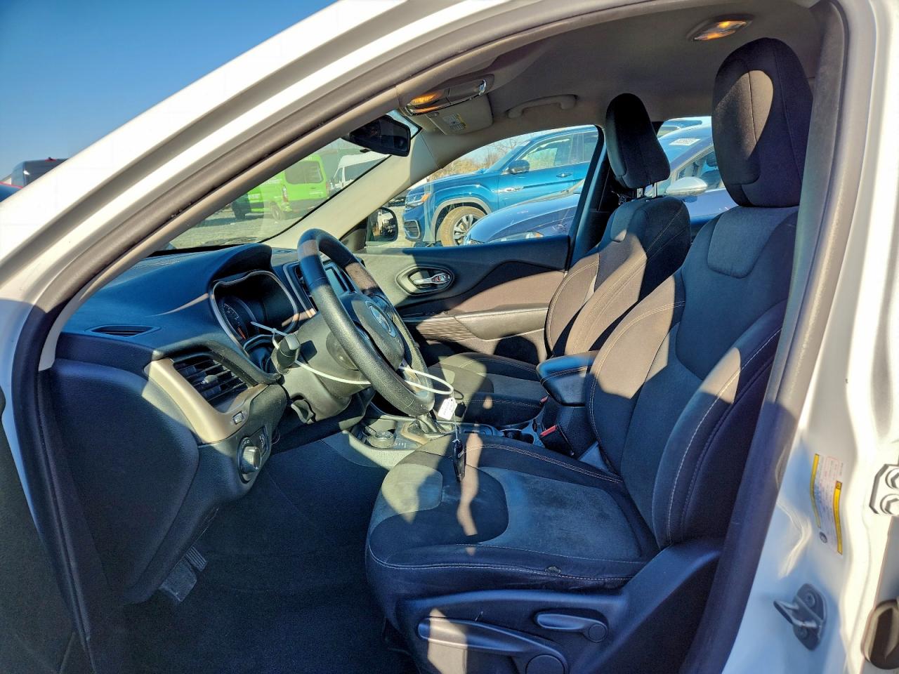 Jeep Grand Cherokee Sport Image 9