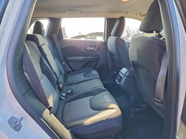 Jeep Grand Cherokee Sport Image 2