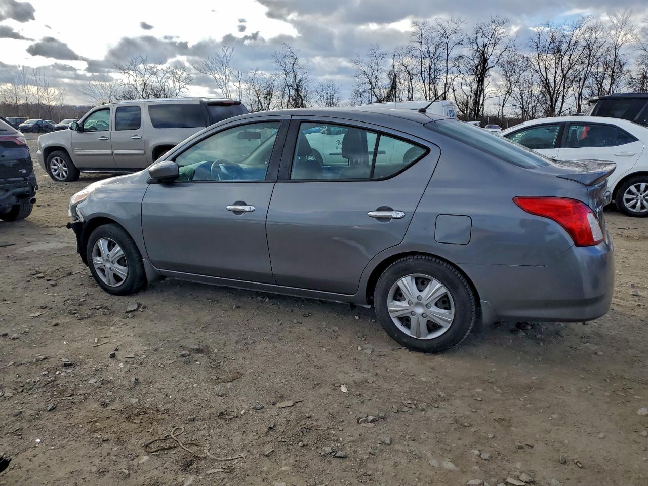 Nissan Versa S Image 3