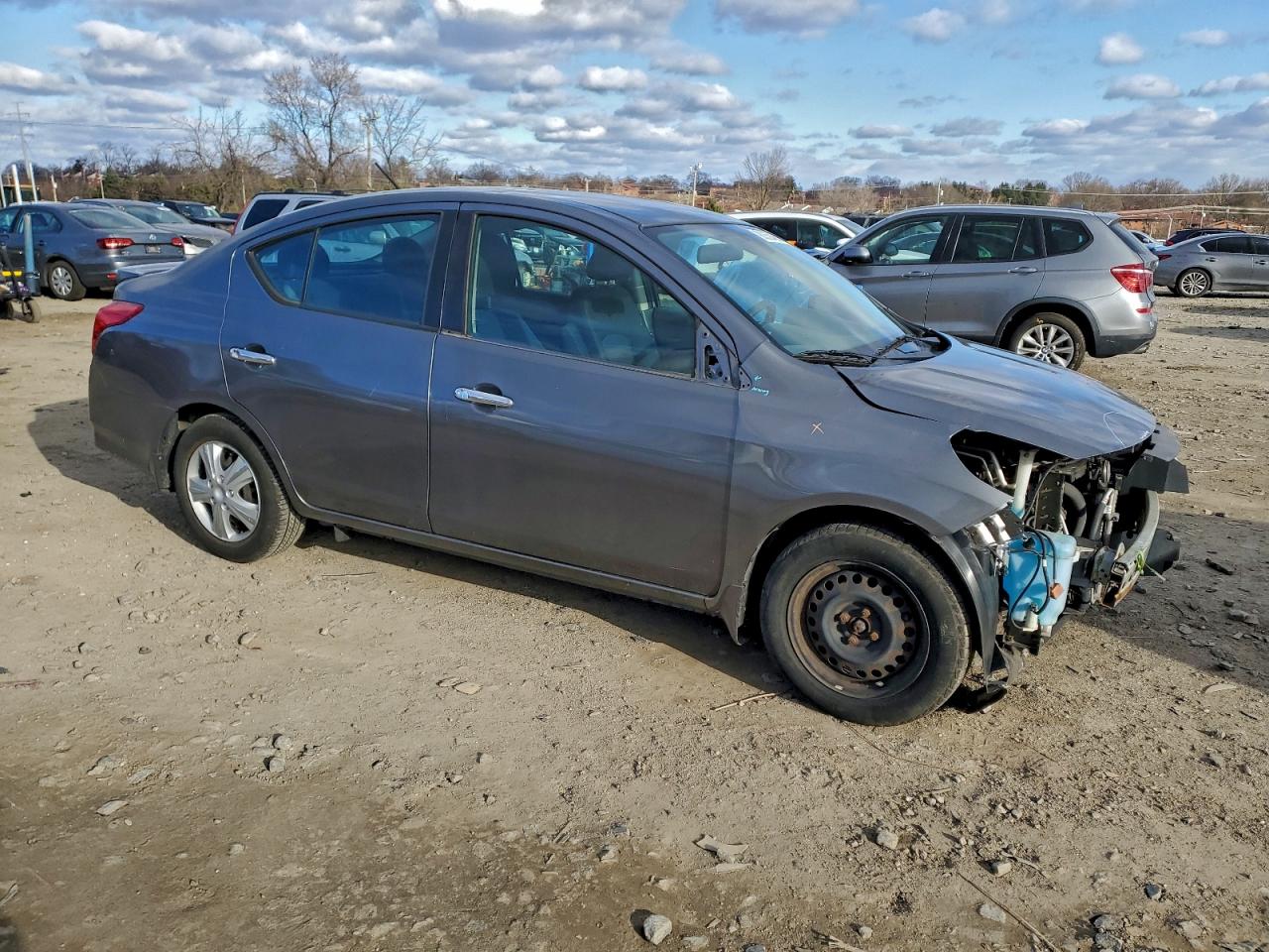 Nissan Versa S Image 2