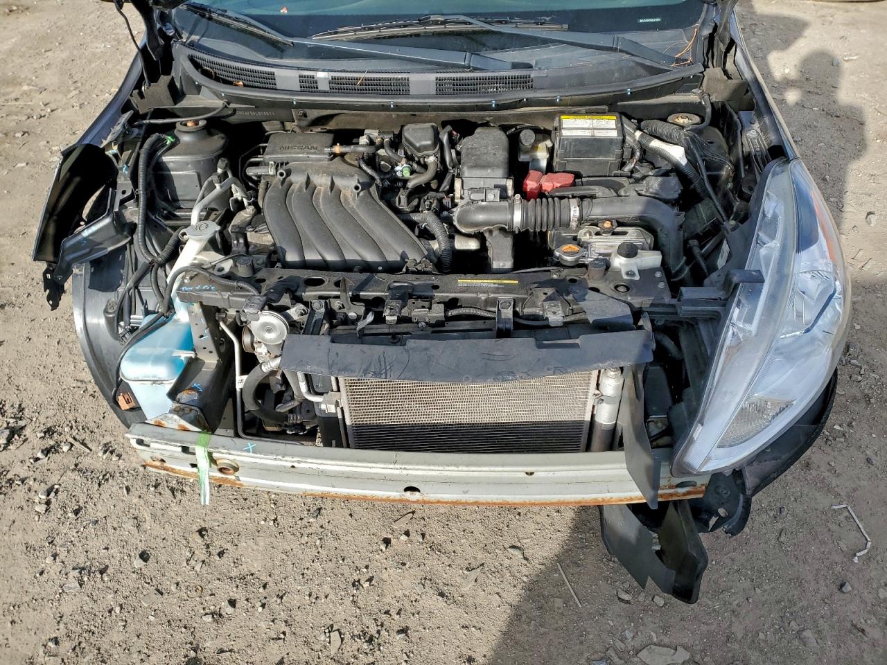 Nissan Versa S Image 6