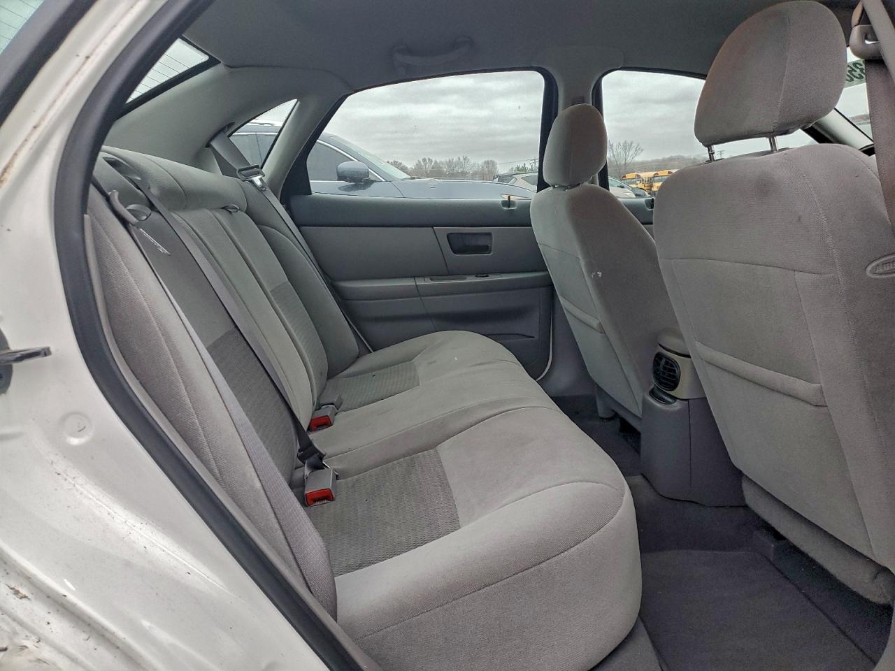 Ford Taurus Sel Image 3