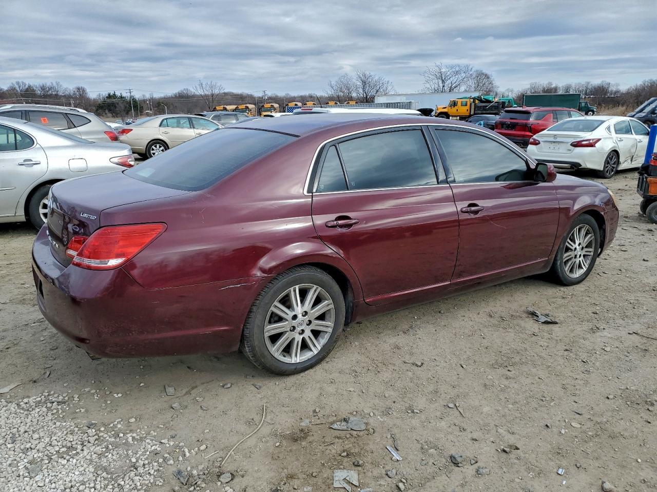 Toyota Avalon Xl Image 3
