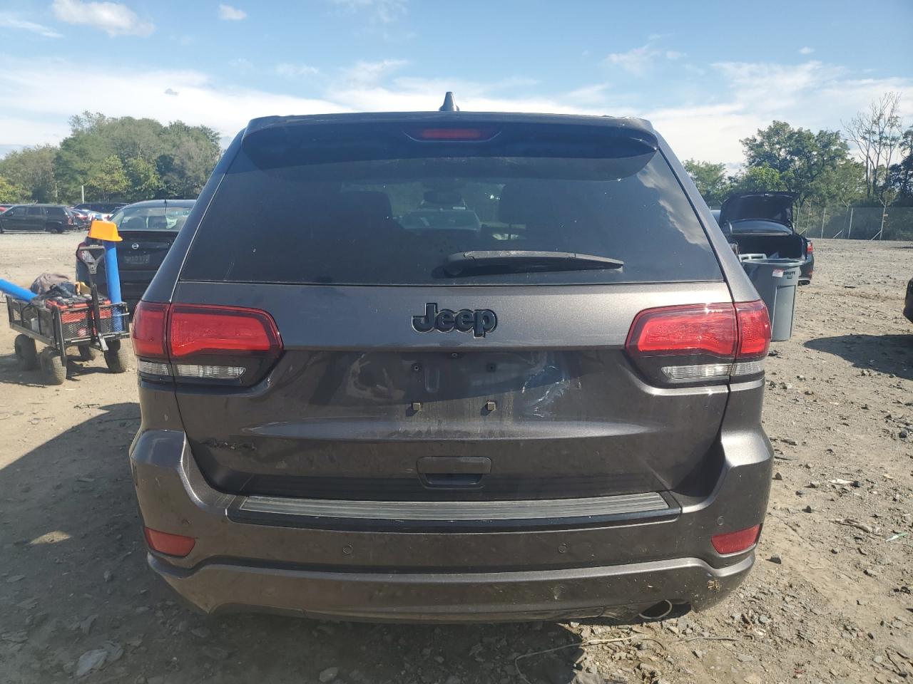 Jeep Grand Cherokee Laredo Image 12