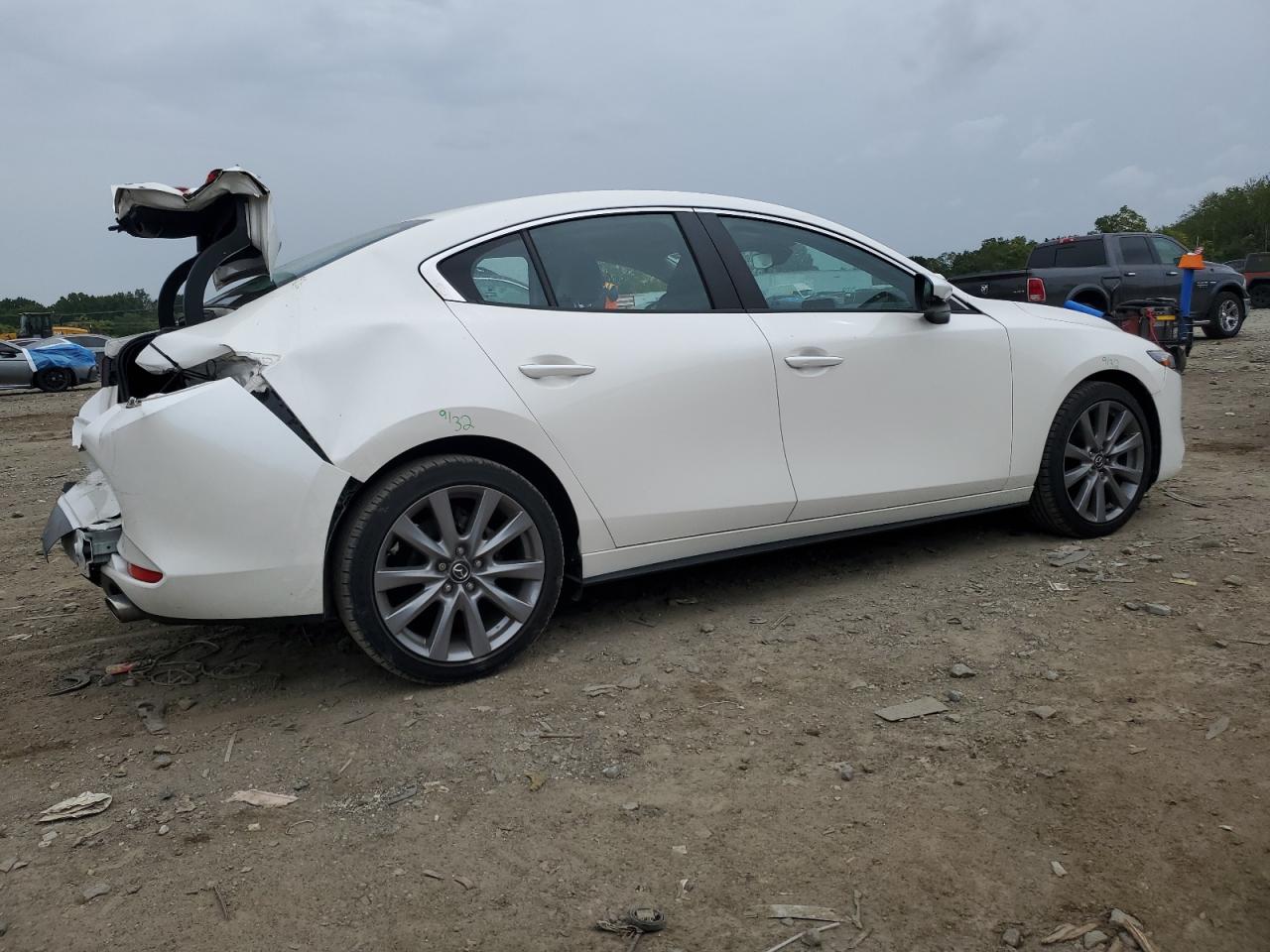 Mazda 3 Select Image 9