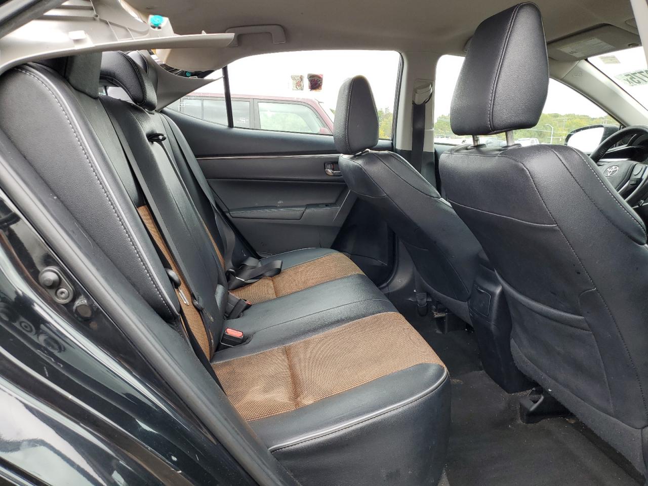 Toyota Corolla L Image 8