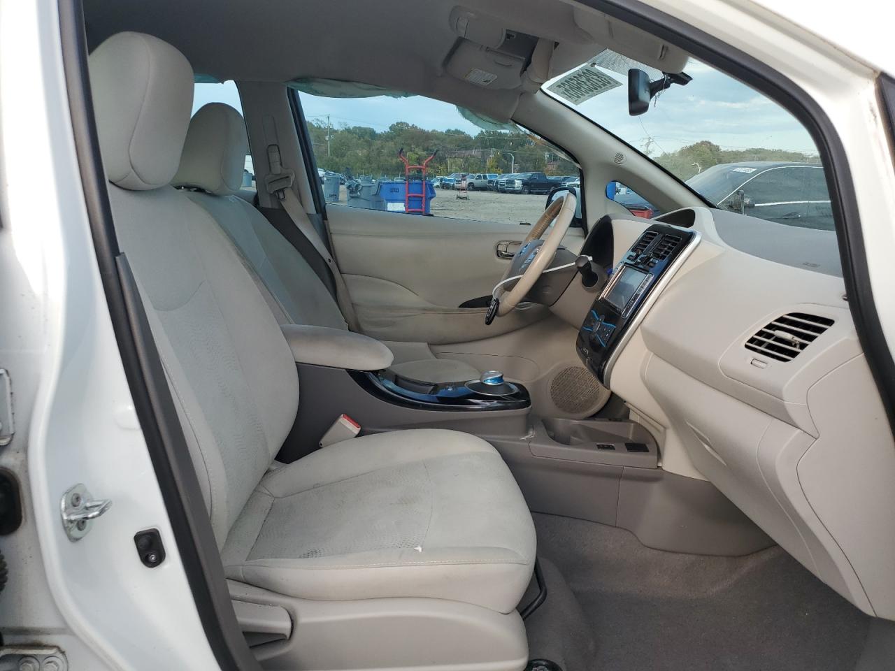 Nissan LEAF S Image 12