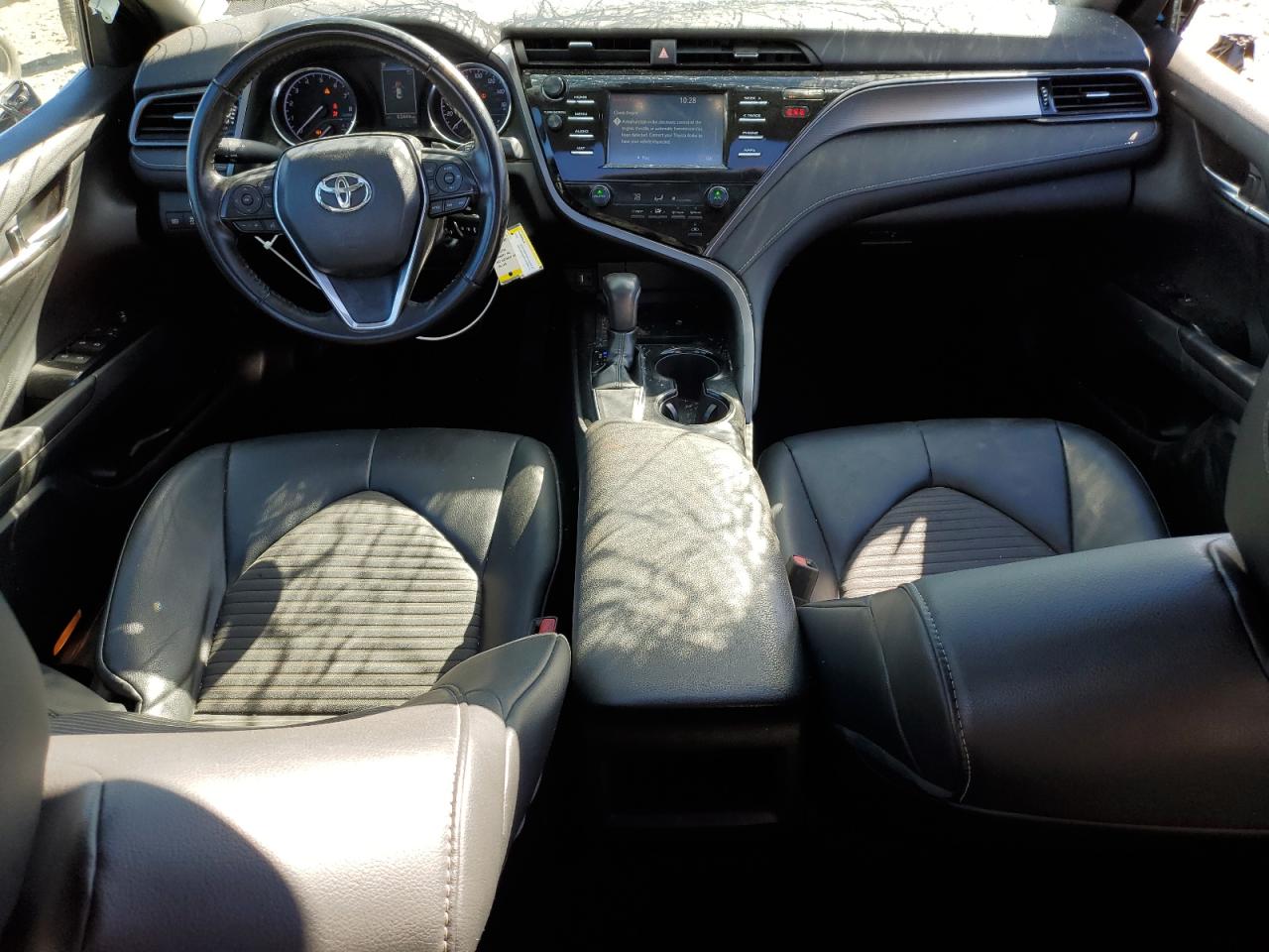 Toyota Camry L Image 8