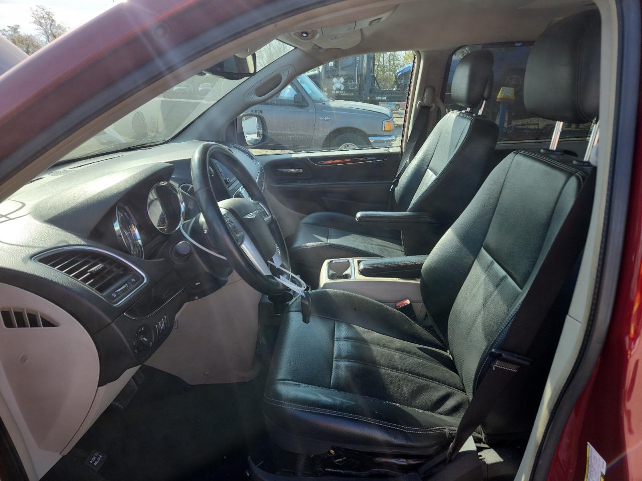 Chrysler Minivan Touring L Image 8