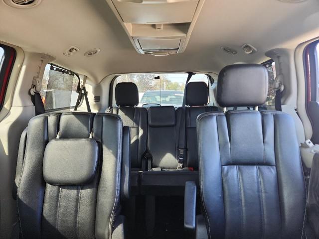 Chrysler Minivan Touring L Image 3