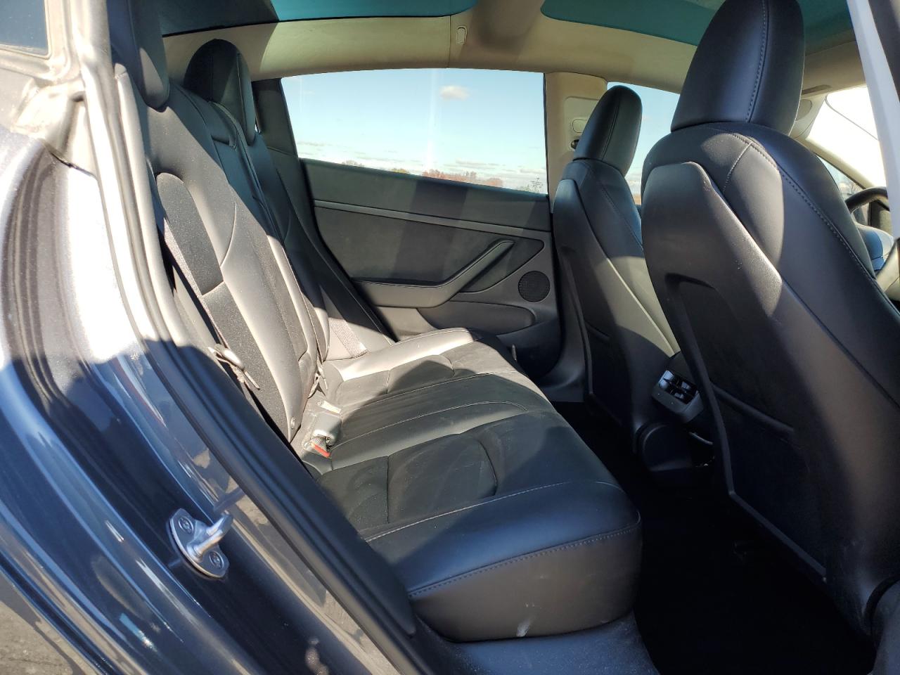 Tesla Model 3 Image 8