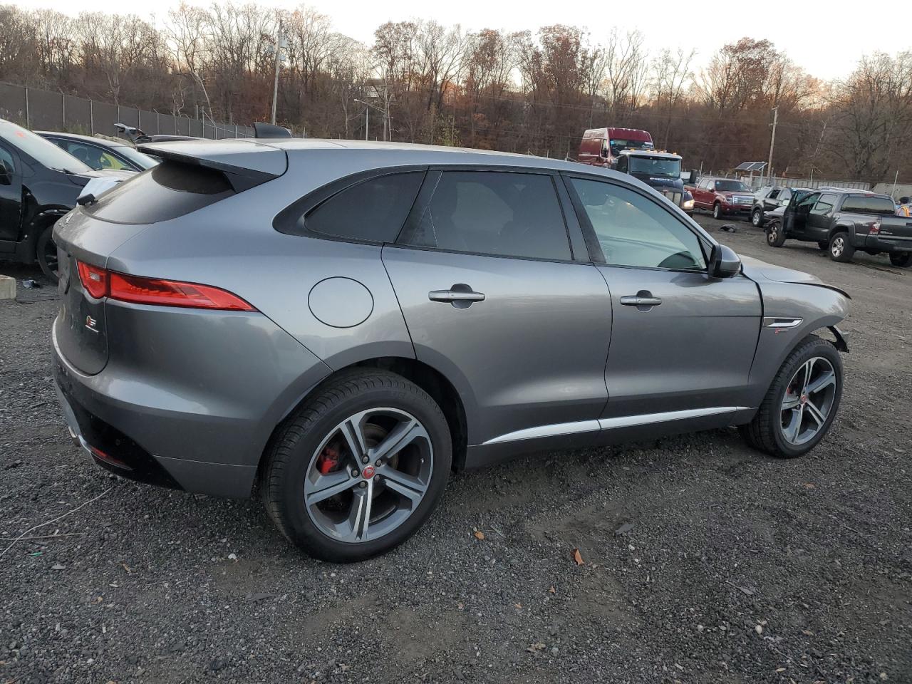Jaguar F-PACE S Image 3