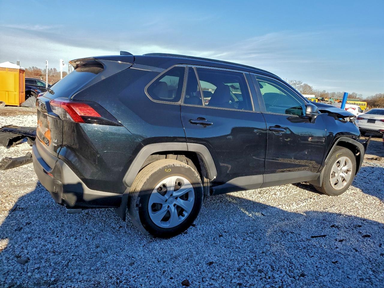 Toyota RAV4 Le Image 12