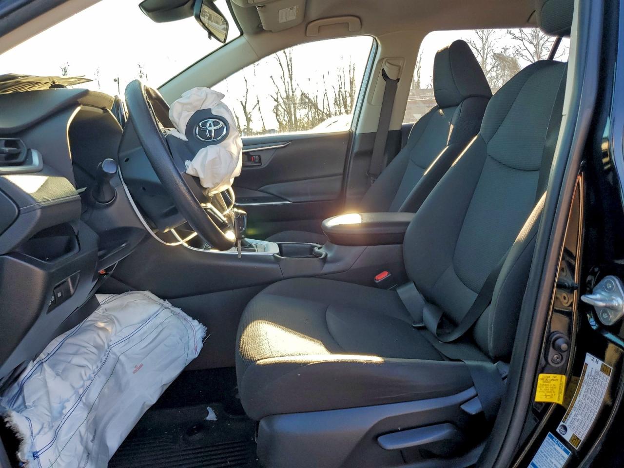 Toyota RAV4 Le Image 6