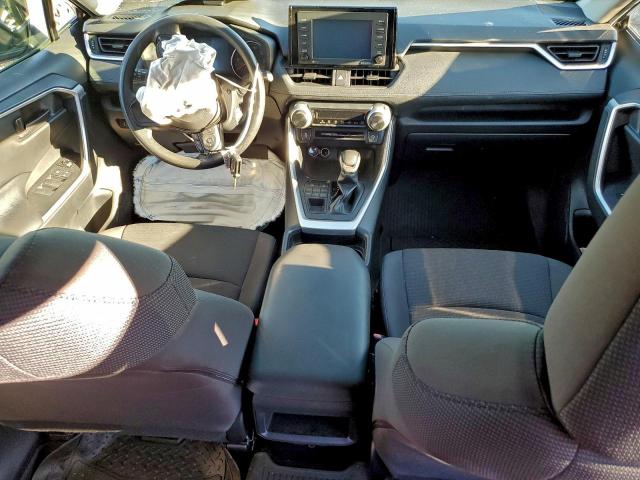 Toyota RAV4 Le Image 9