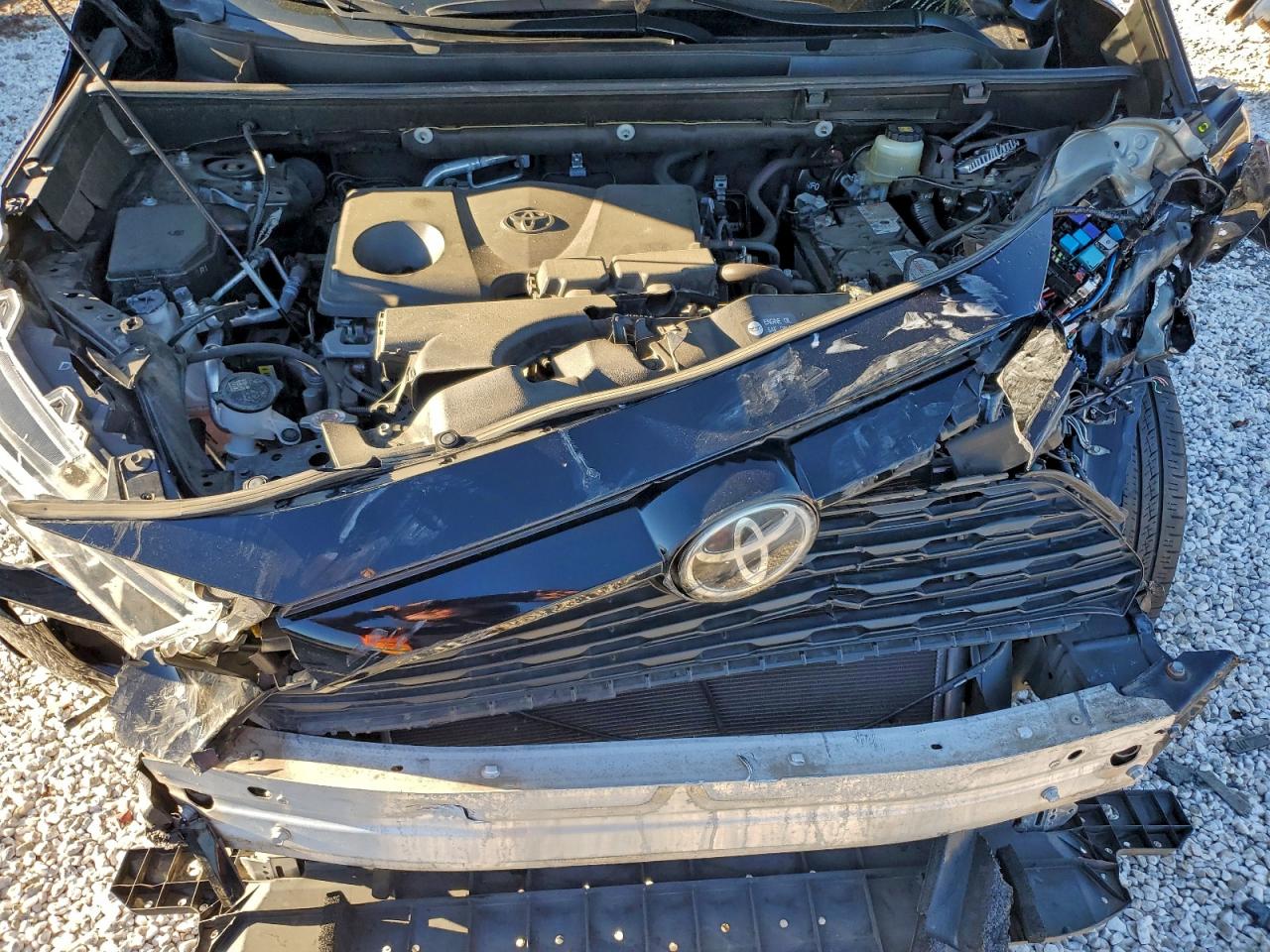 Toyota RAV4 Le Image 13