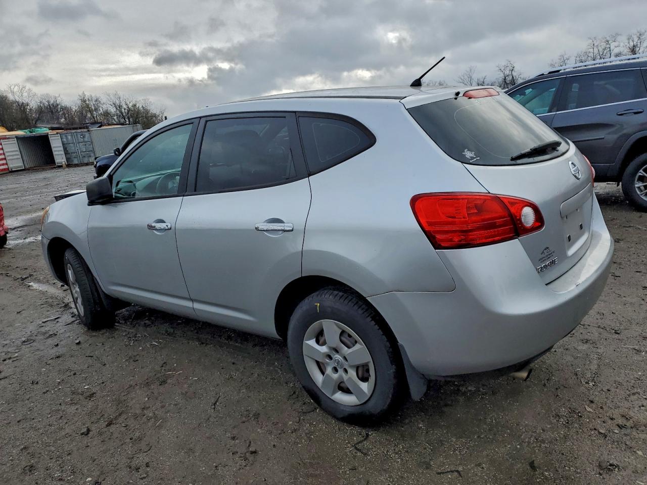 Nissan Rogue S Image 3