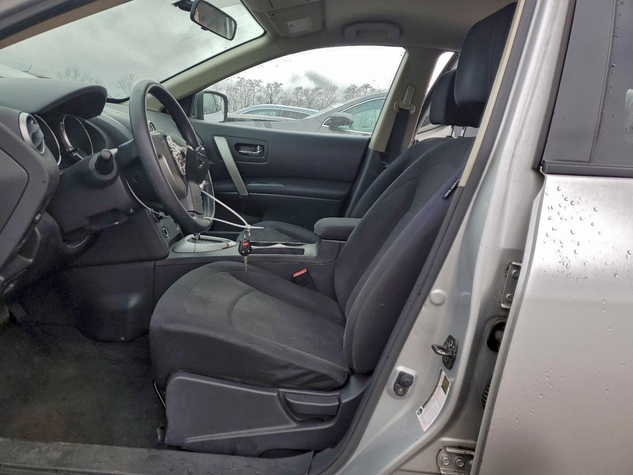 Nissan Rogue S Image 2