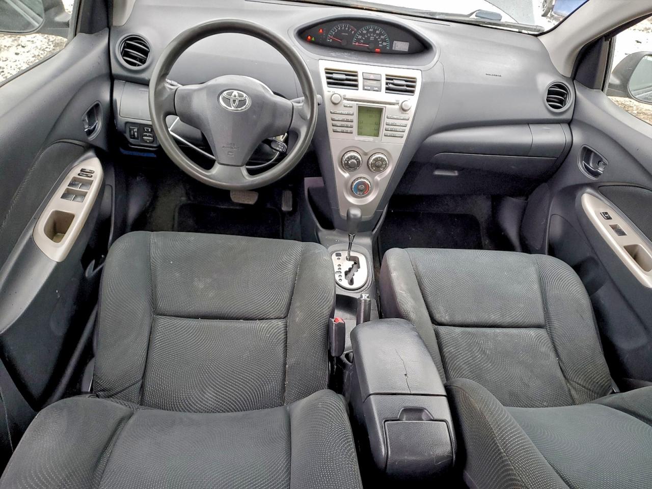 Toyota Yaris Image 10