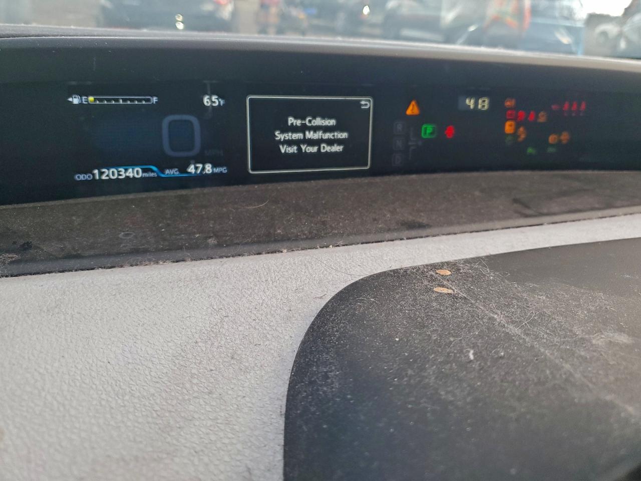 Toyota Prius Le Image 10