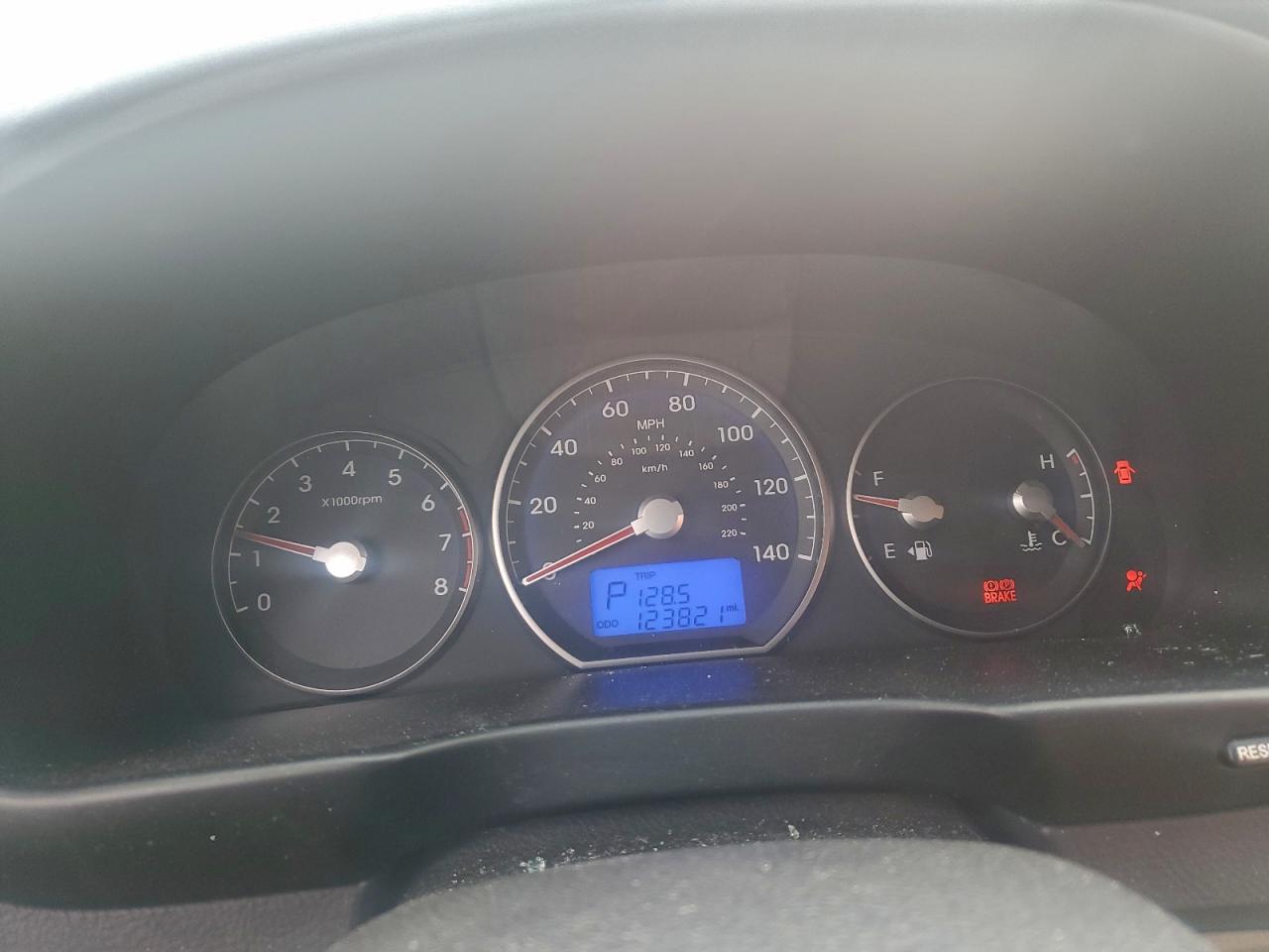 Hyundai SANTA FE Gls Image 12