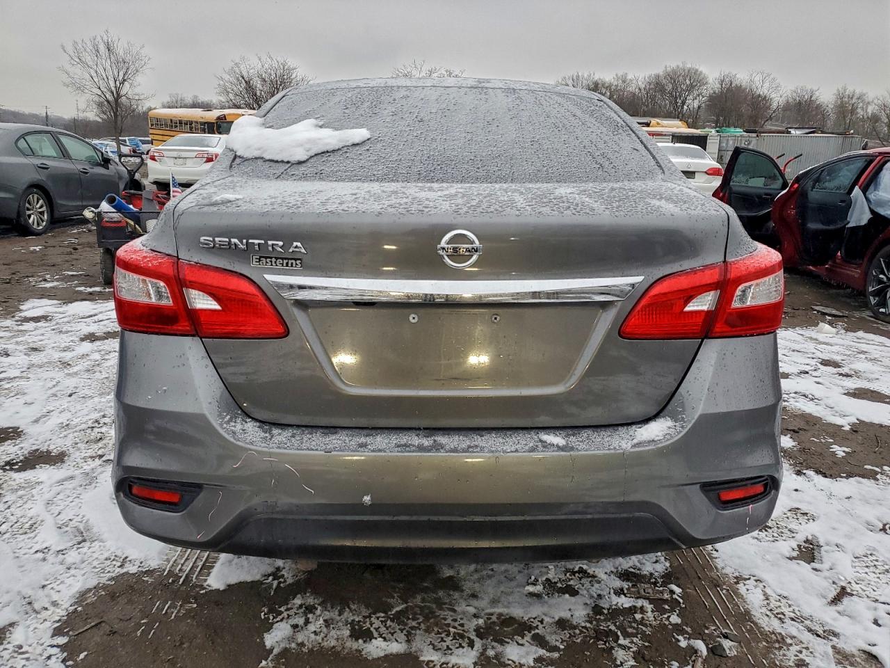 Nissan Sentra S Image 10