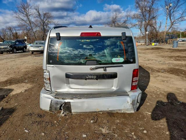 Jeep Liberty Sport Image 10