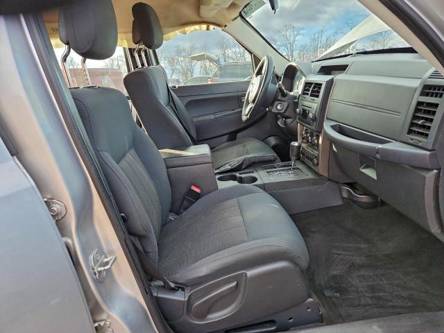 Jeep Liberty Sport Image 3