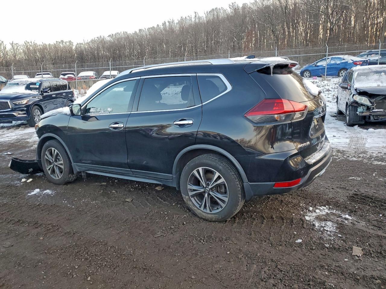 Nissan Rogue S Image 3