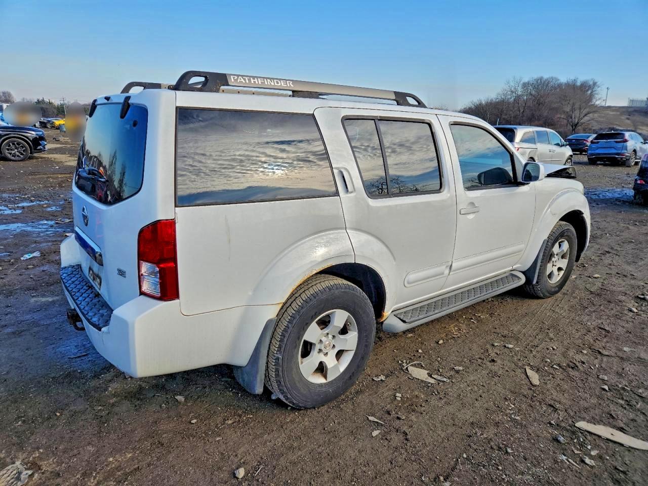 Nissan Pathfinder Le Image 13