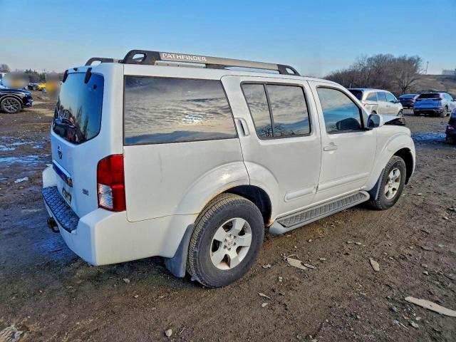 Nissan Pathfinder Le Image 13