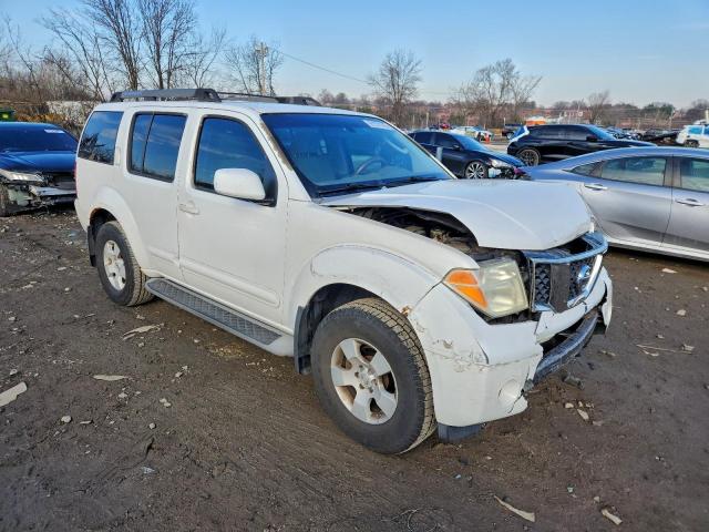 Nissan Pathfinder Le Image 9
