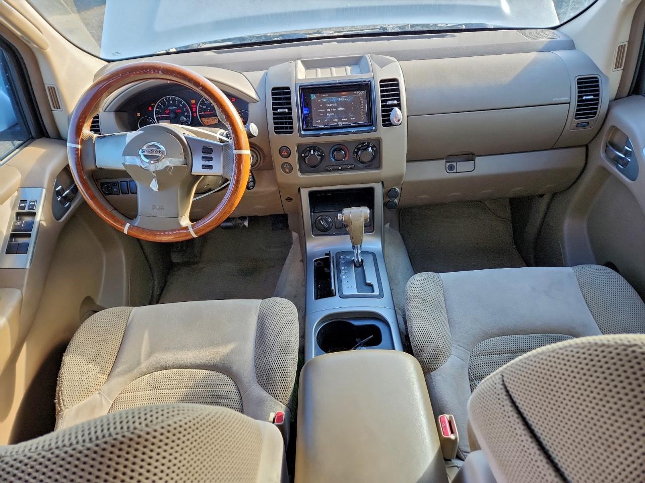 Nissan Pathfinder Le Image 10
