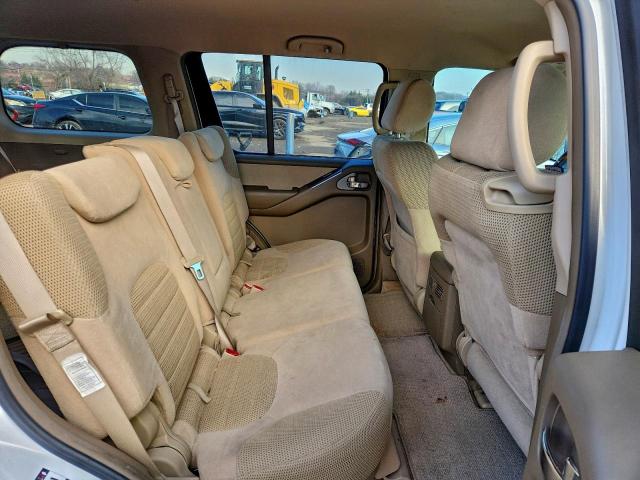 Nissan Pathfinder Le Image 2