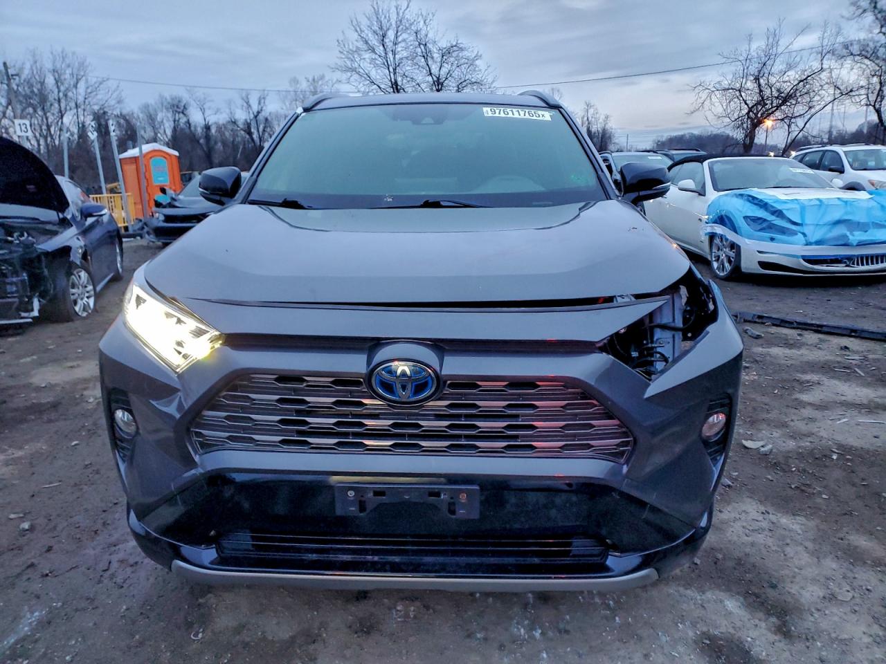 Toyota RAV4 Xse Image 12