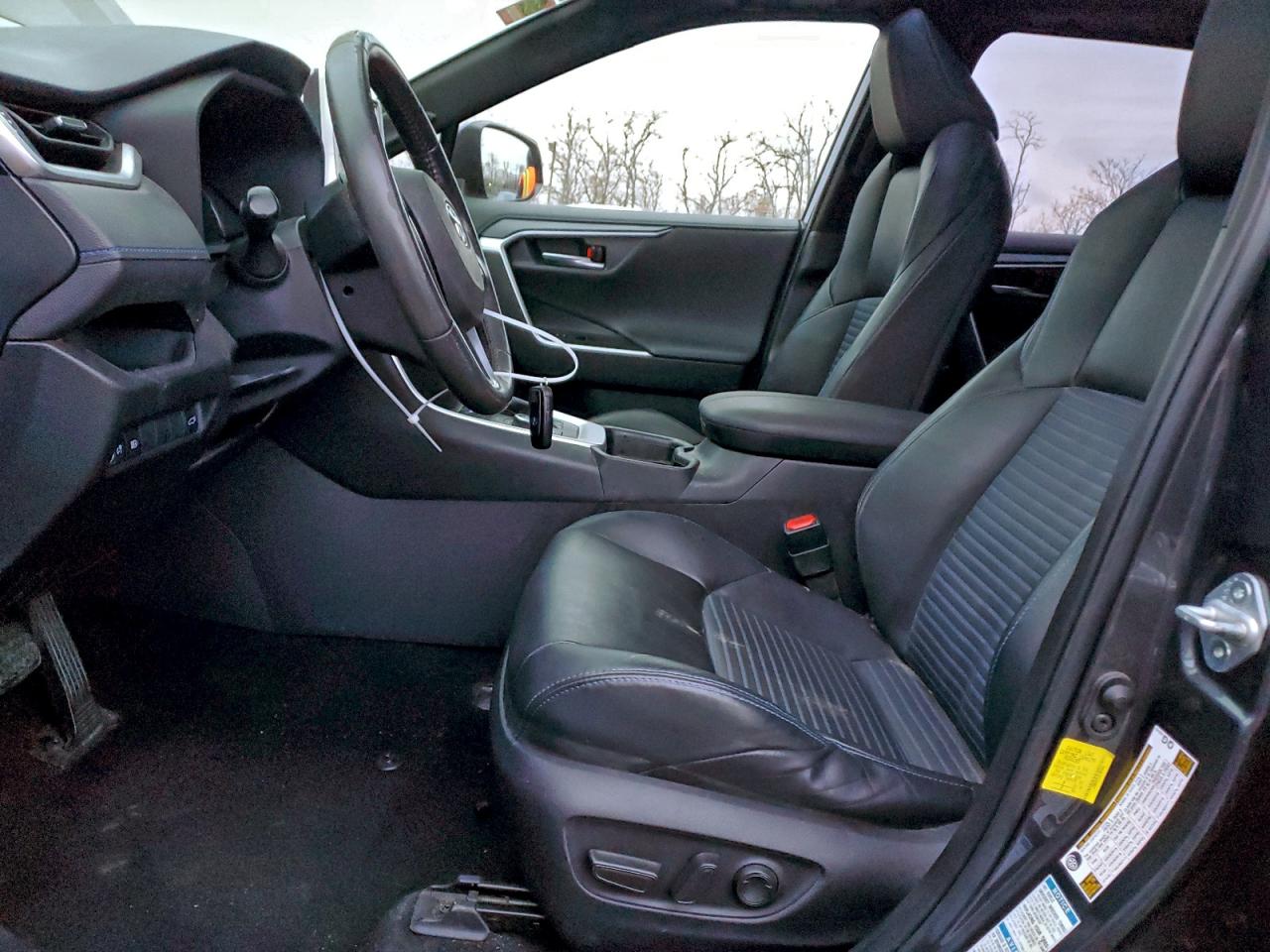 Toyota RAV4 Xse Image 9