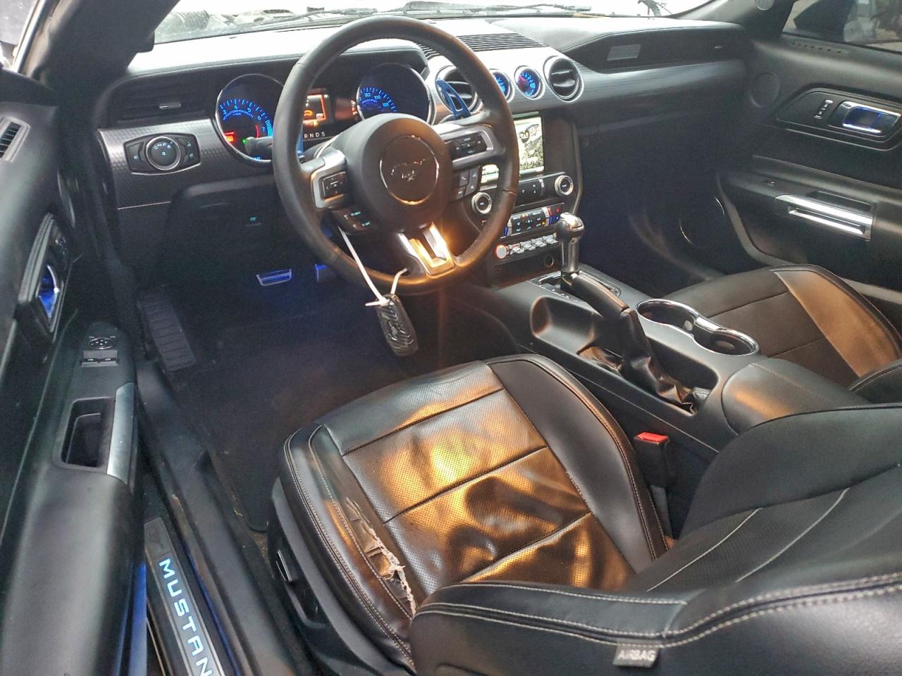 Ford Mustang Image 4