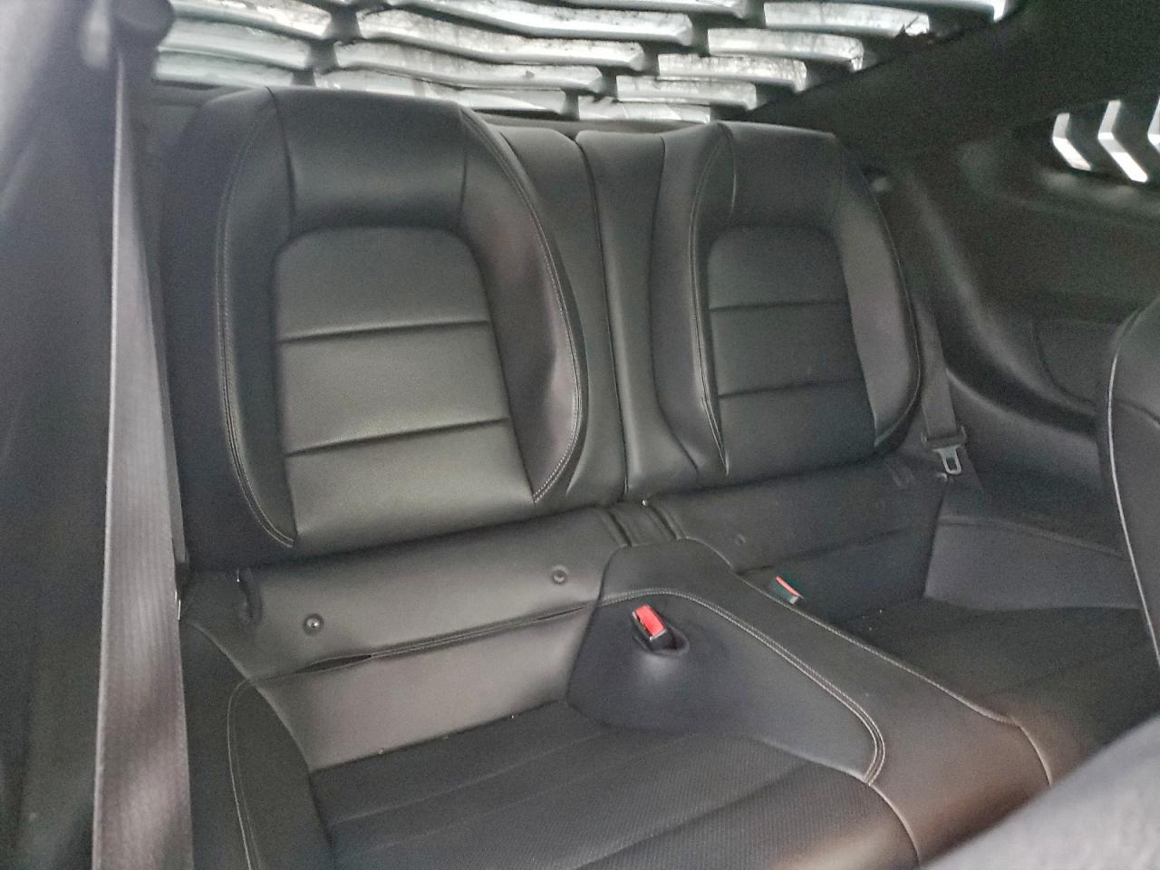 Ford Mustang Image 9